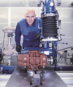 Mitarbeiter bei Aerzener (© Aerzener Maschinenfabrik GmbH)